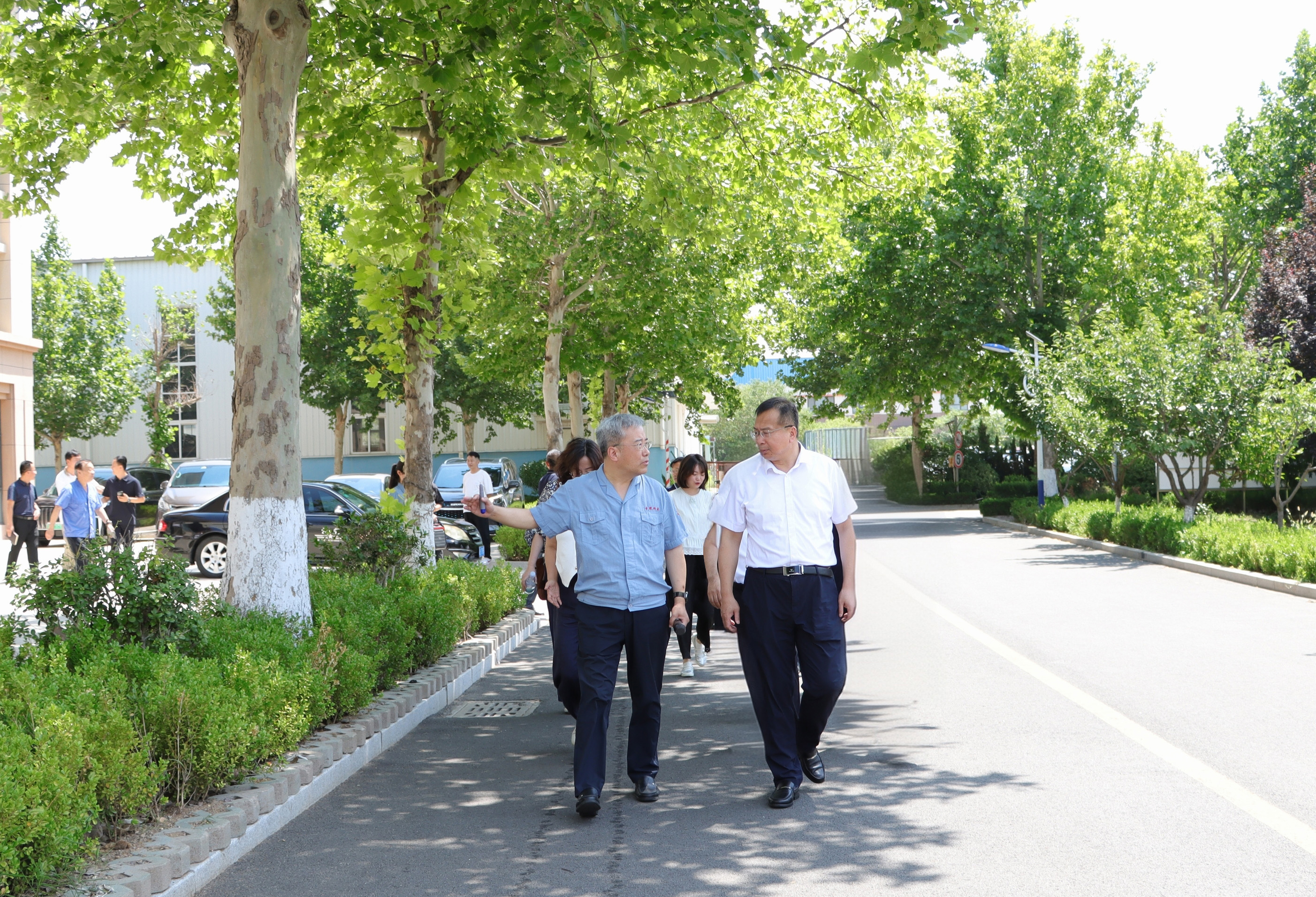 青島市科協(xié)黨組書記、主席王崇江一行 蒞臨青纜考察調(diào)研(圖1)